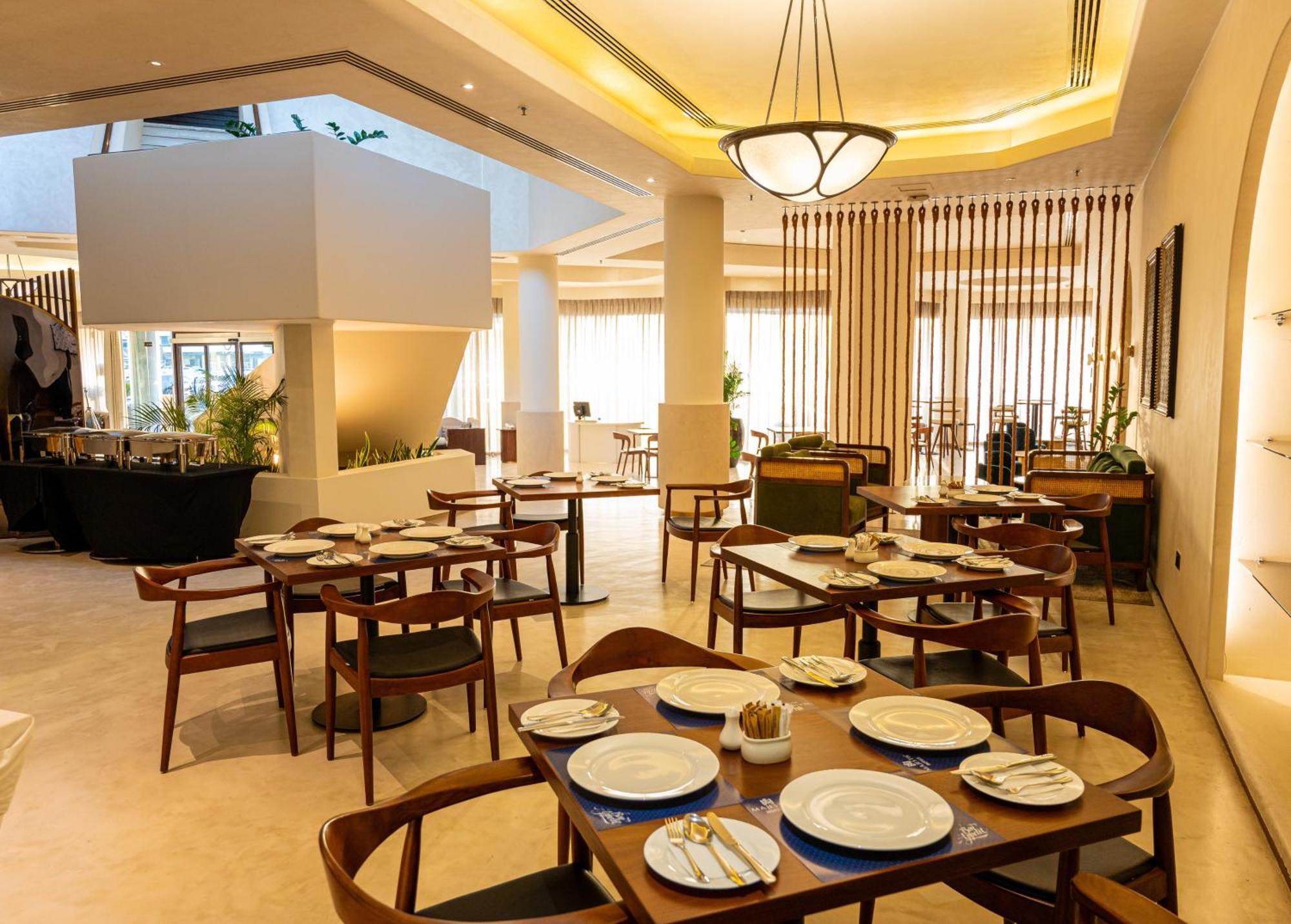 Majestic Cove Hotel - Formerly Le Meridien Fairway Dubai Exterior photo
